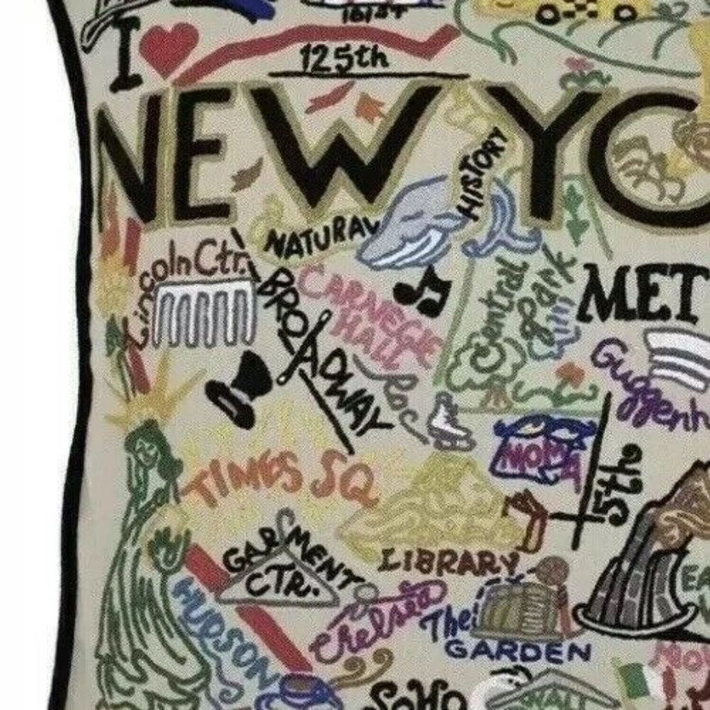 Cat Studio New York City Pillow NWT Manhattan THE BIG APPLE Embroidered Yankees! - Picture 4 of 5